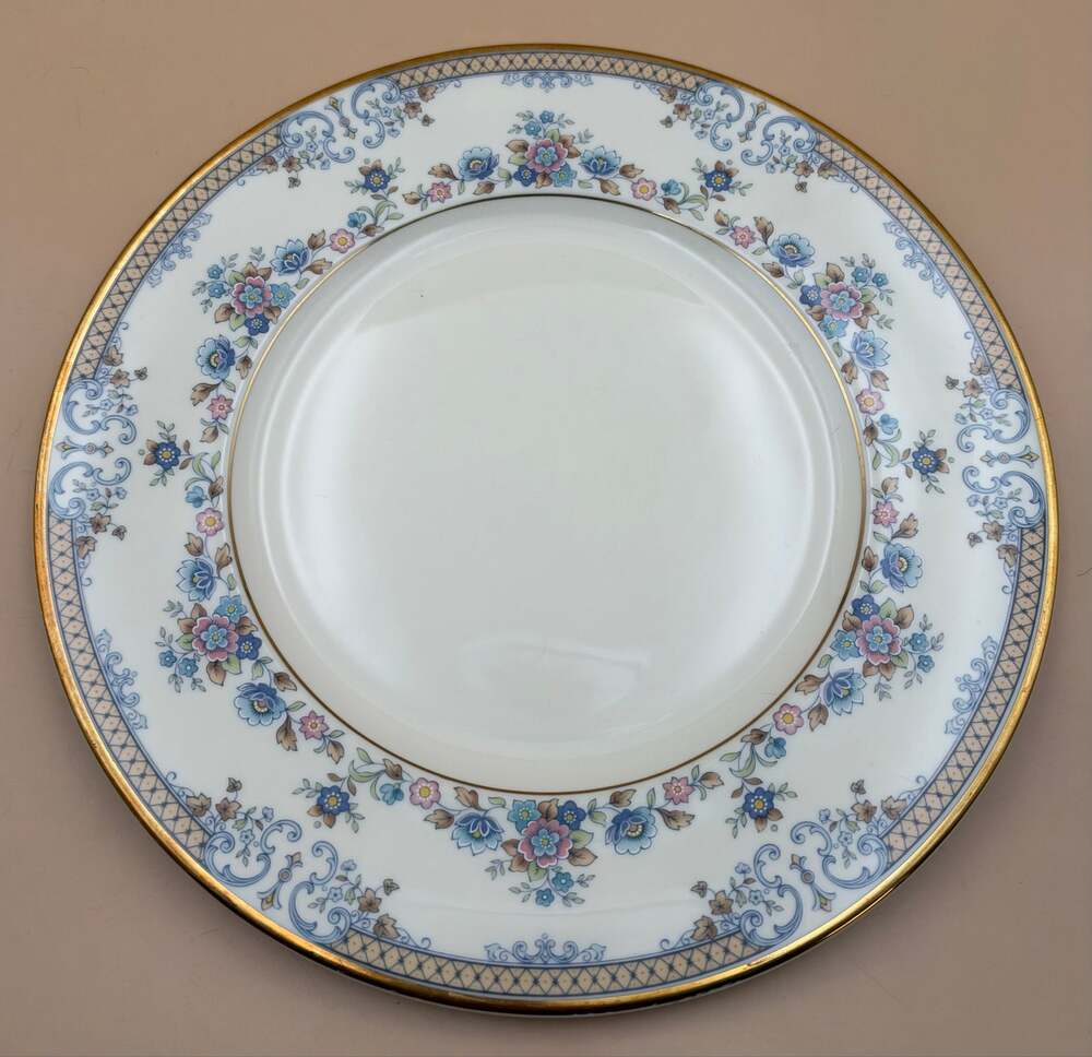 Minton Avonlea Dinner Plate 10.75” England Fine Bone China Gold Trim